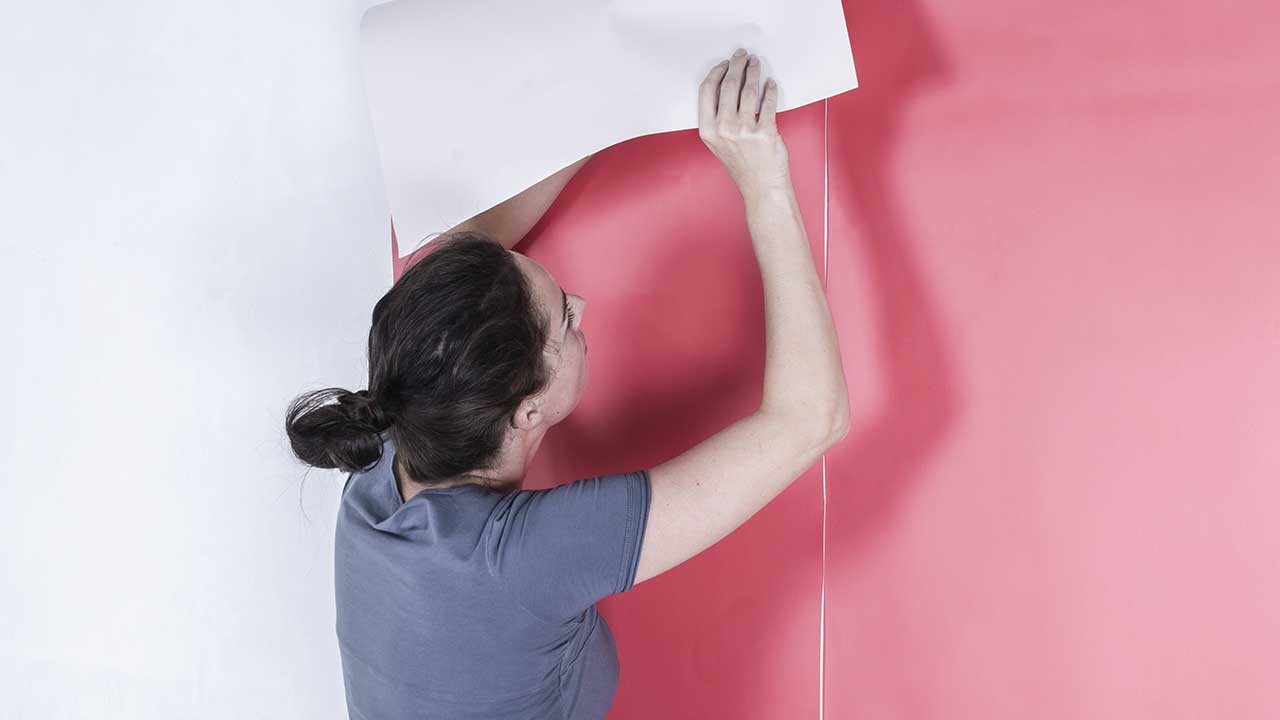 How to Hang Wallpaper